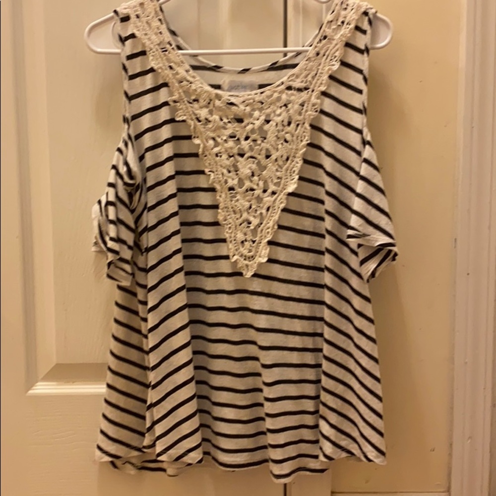 Cream and navy striped cold shoulder top xl